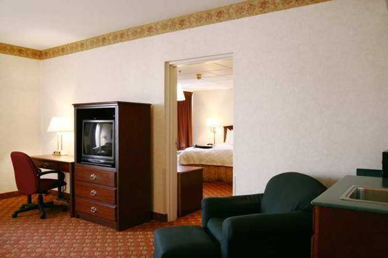 Hampton 3*